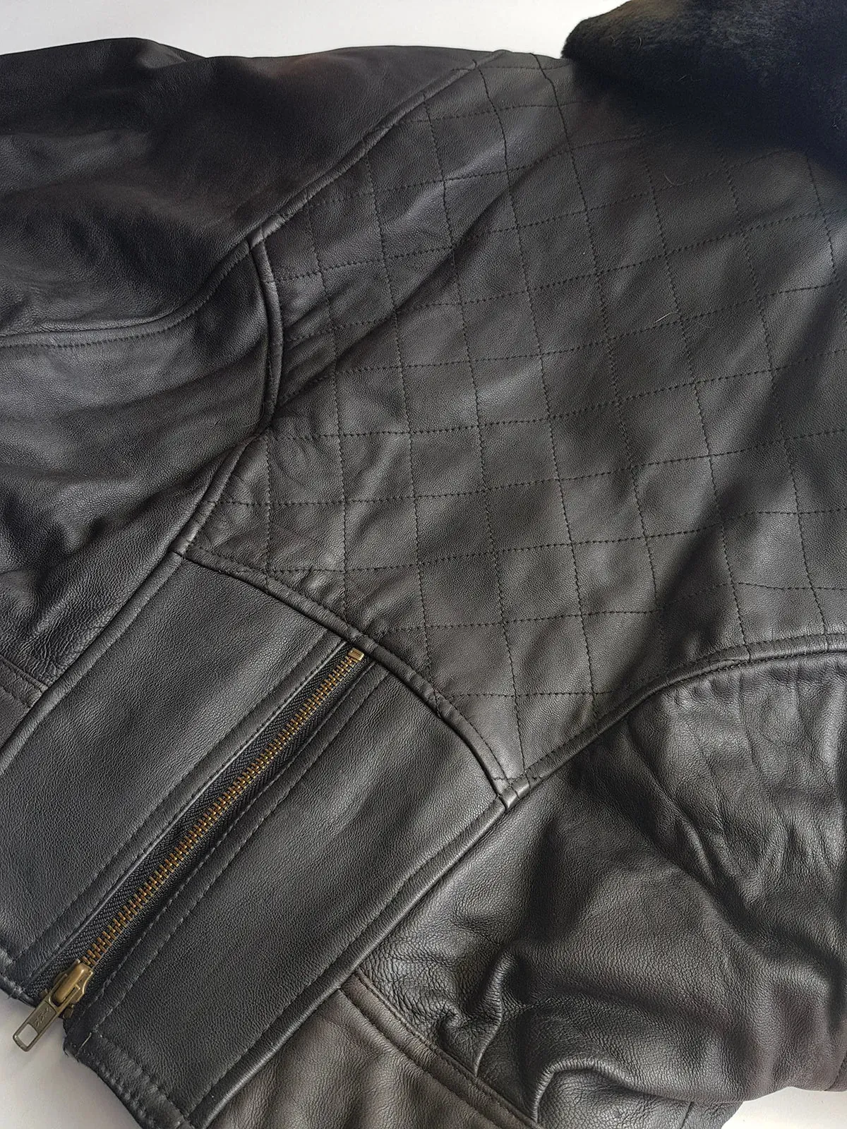 Italian Vintage 100% Genuine Leather 1980s Motorcycle Jacket - Quilted Feature Stitching - Metal Hardware - Fully Lined Jacket