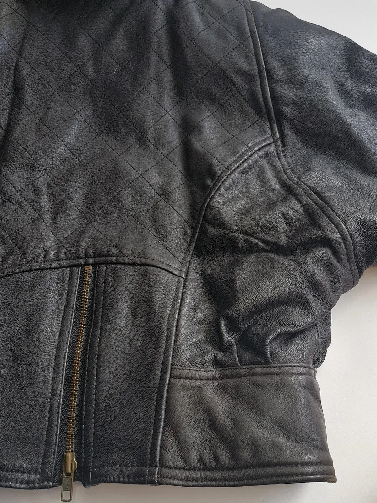 Italian Vintage 100% Genuine Leather 1980s Motorcycle Jacket - Quilted Feature Stitching - Metal Hardware - Fully Lined Jacket