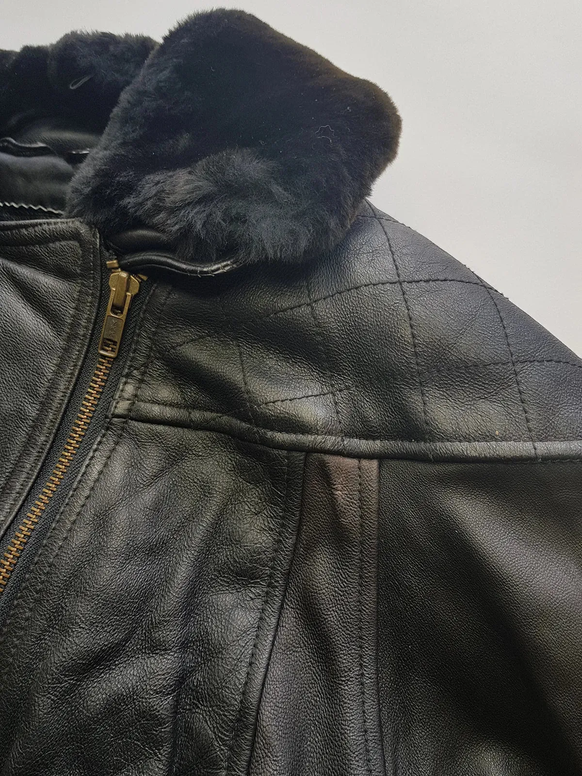 Italian Vintage 100% Genuine Leather 1980s Motorcycle Jacket - Quilted Feature Stitching - Metal Hardware - Fully Lined Jacket