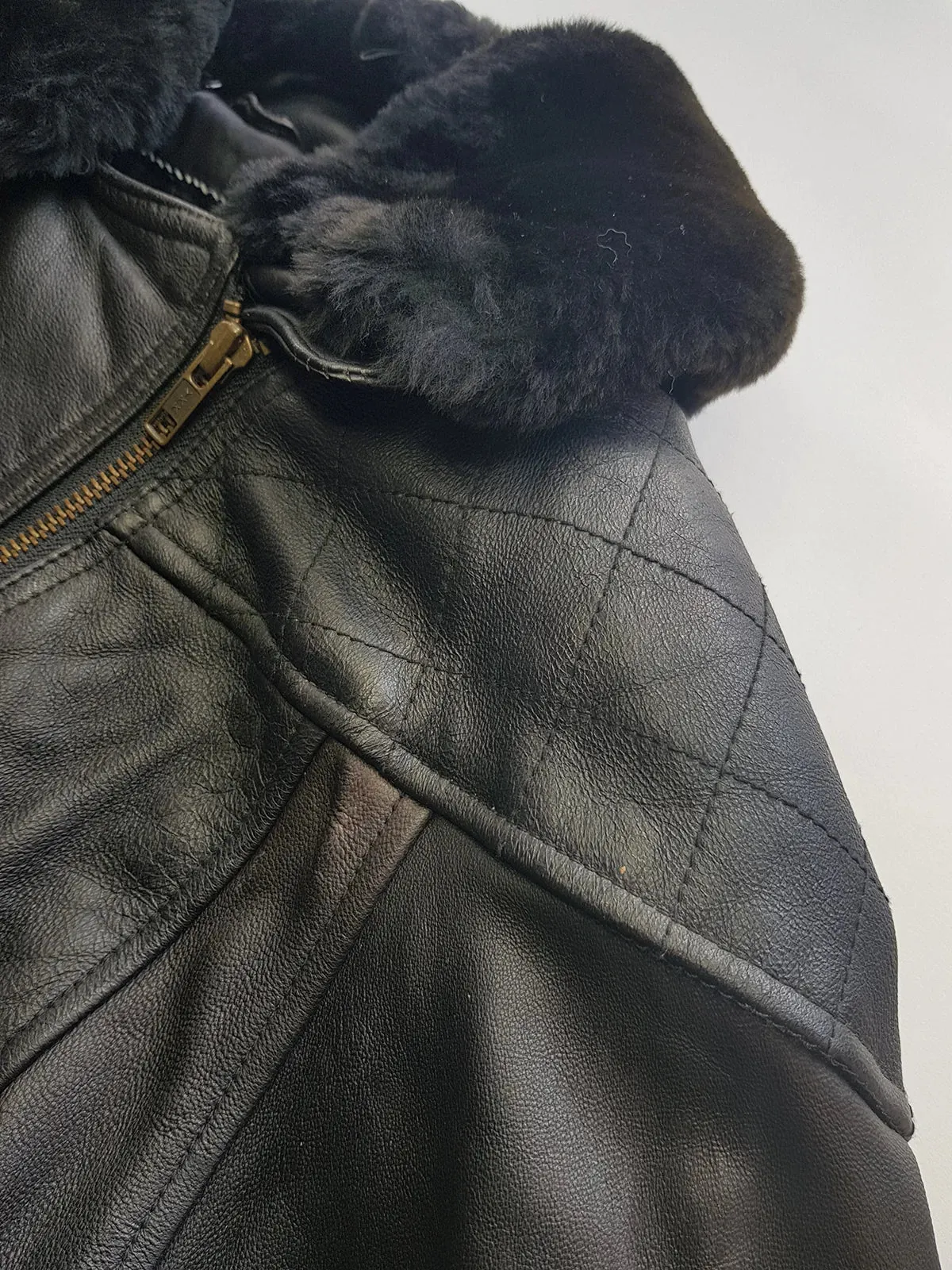 Italian Vintage 100% Genuine Leather 1980s Motorcycle Jacket - Quilted Feature Stitching - Metal Hardware - Fully Lined Jacket