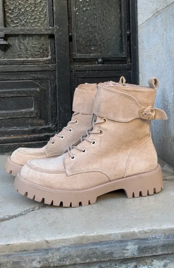 Suede Biker Boots Met Gesp Beige