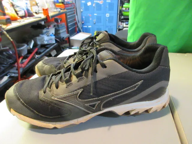 Used Mizuno Metal Baseball Cleats Size 10