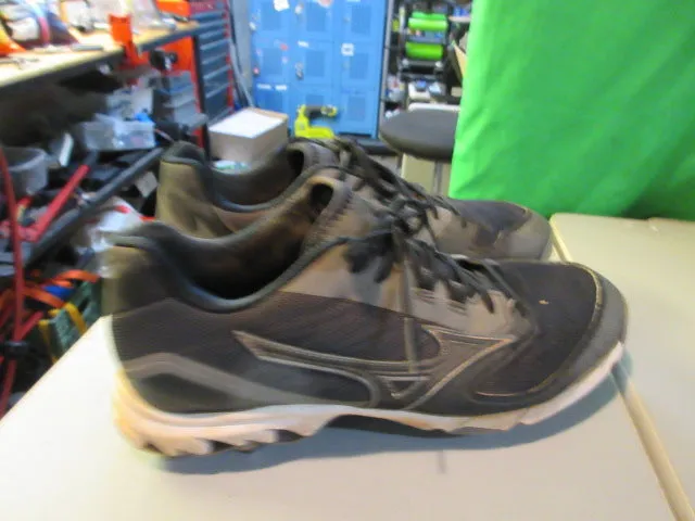 Used Mizuno Metal Baseball Cleats Size 10