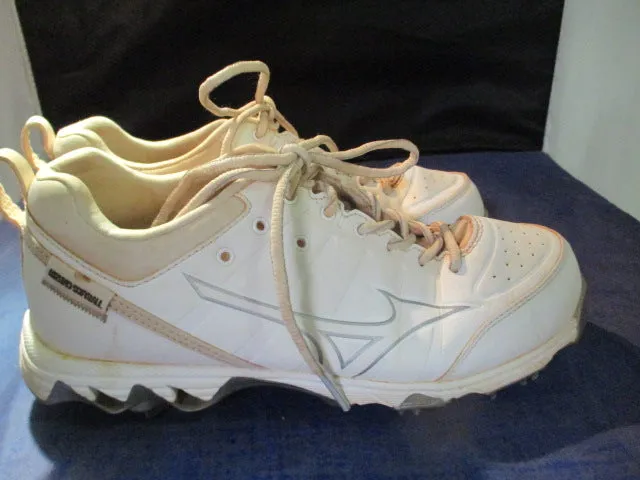 Used Mizuno Metal Softball Cleats Size 8.5