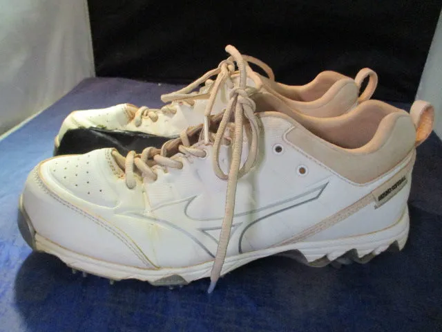 Used Mizuno Metal Softball Cleats Size 8.5